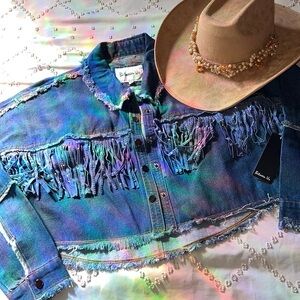 🤠NWT Cropped Bedazzled Jean Jacket